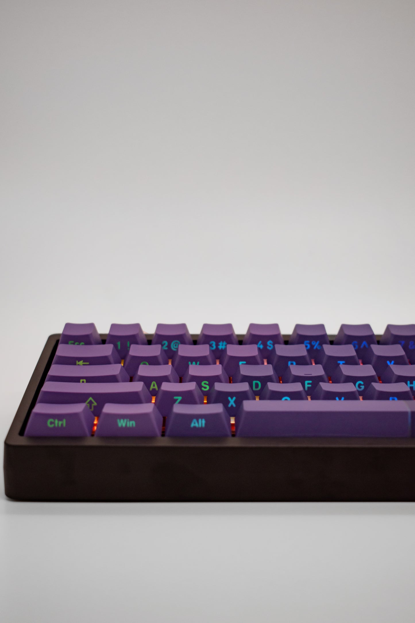 Purple Storm Lucky65 v2 65% Компактна Алуминиева Механична Клавиатура Къстъм Сглобка (Custom Built) (VIA)