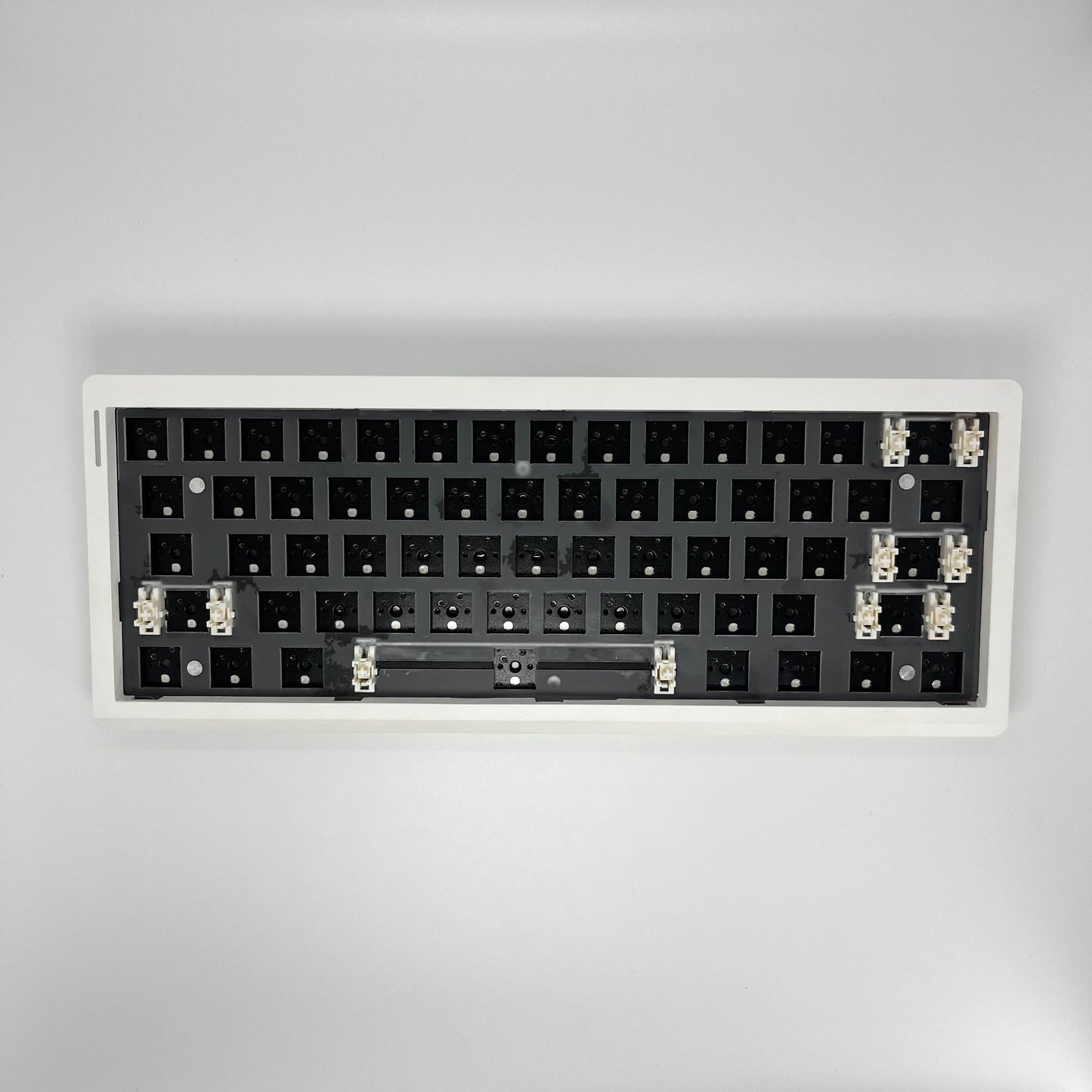 GMK61 (Pre-Built) 60% Компактна Механична Клавиатура с Линейни суичове