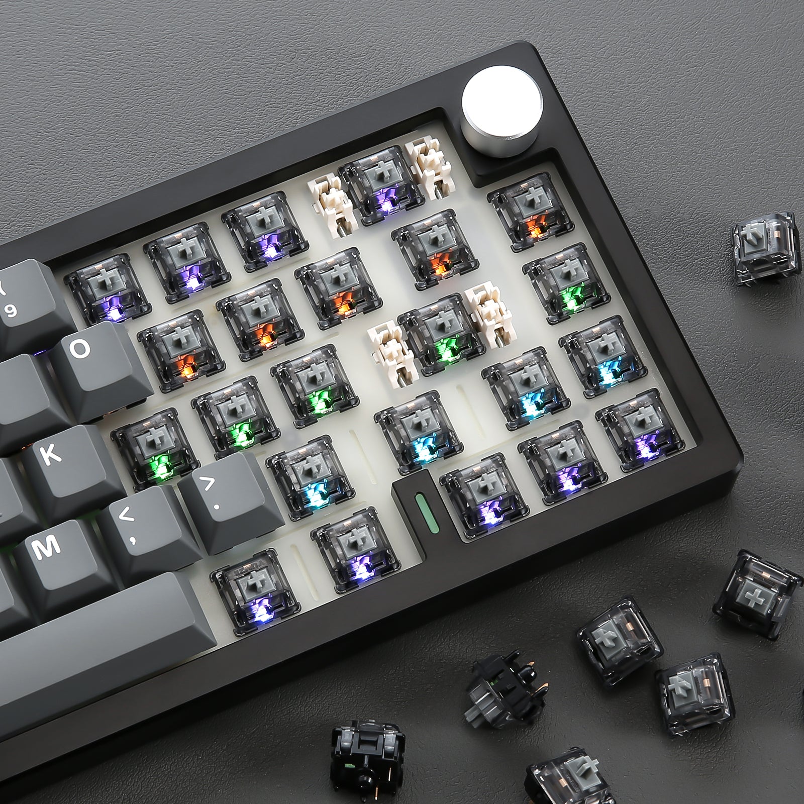 Yunzii Onyx Clicky Switch Кликащ Суич за Механична Клавиатура (кутия 35 броя) - TypeHero